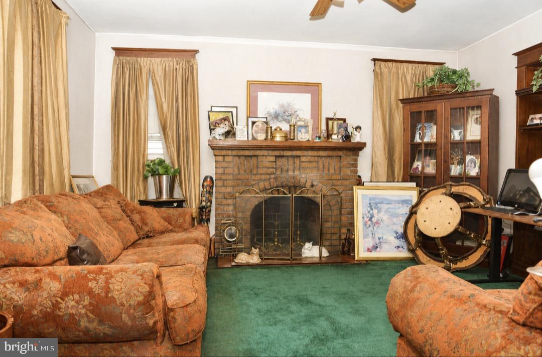 1435 Monroe St Ne Property Photo 5