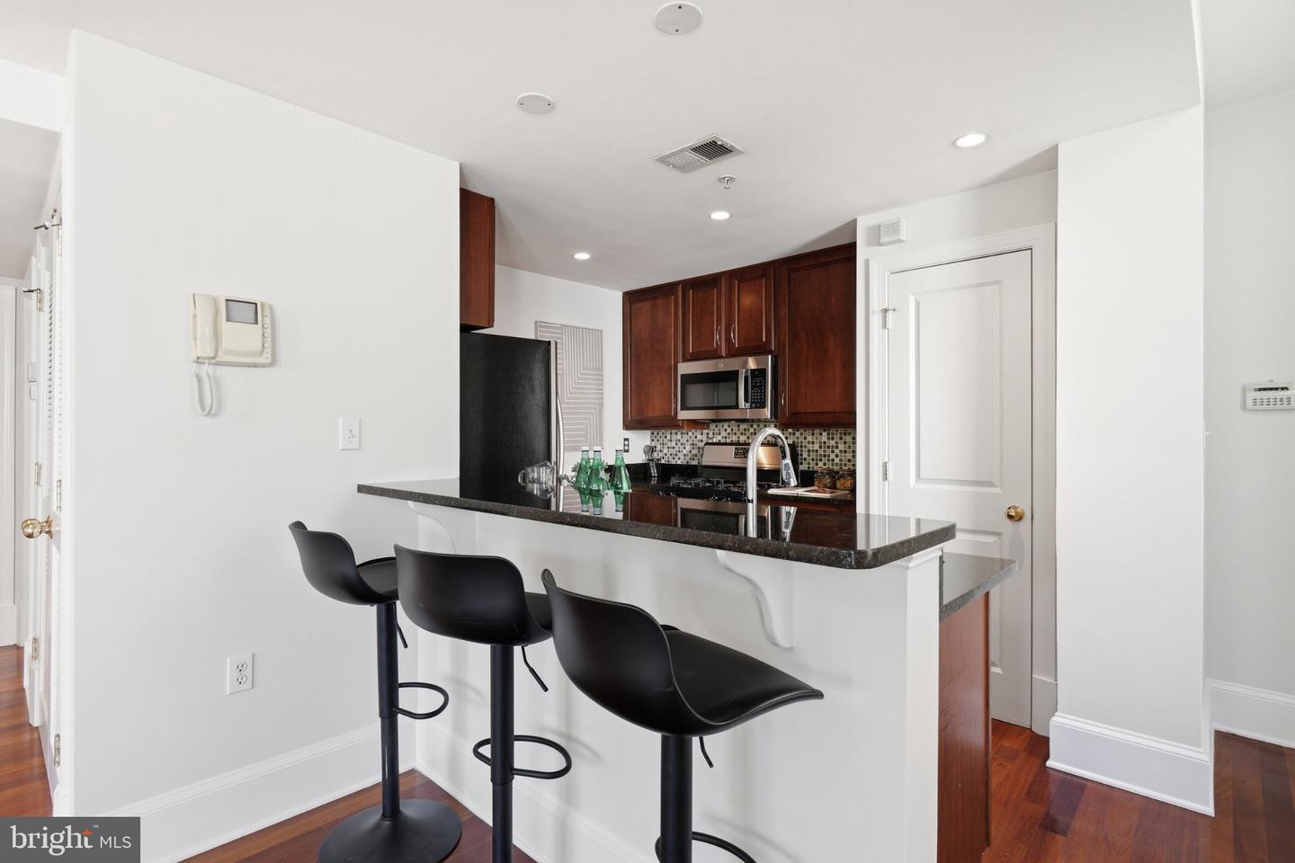 1465 Columbia Rd Nw #203 Property Photo 6
