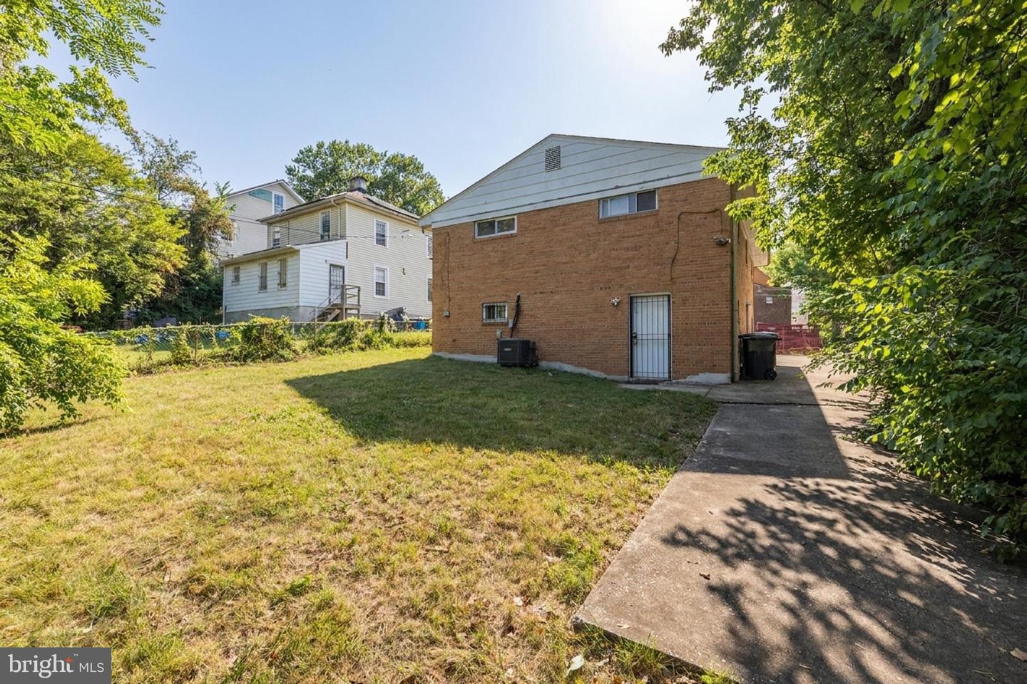 2213 Evarts St Ne Property Photo 5