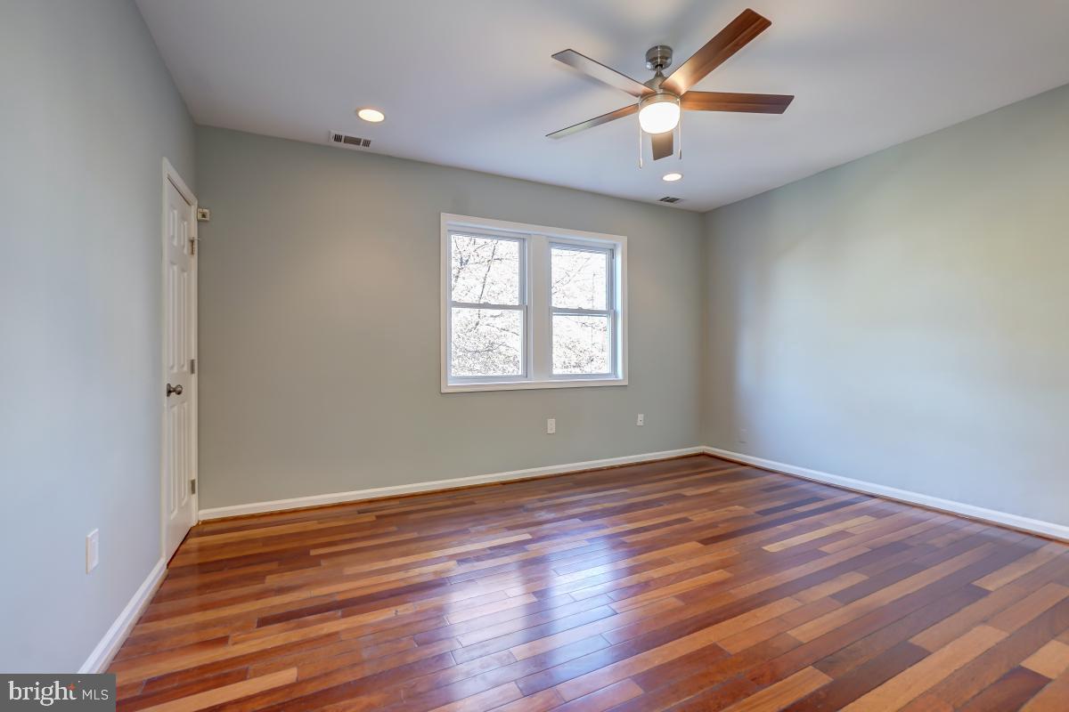 240 Hamilton St Nw #4 Property Photo 5