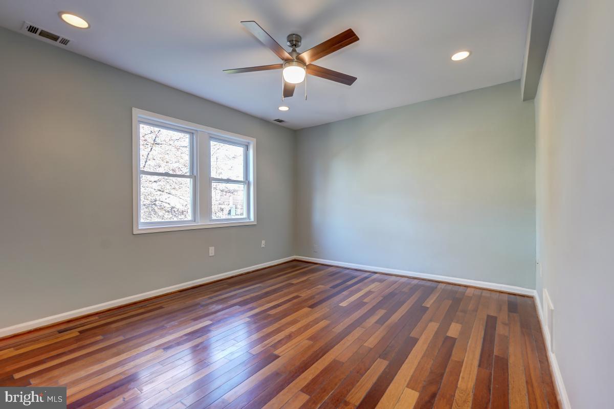 240 Hamilton St Nw #4 Property Photo 6
