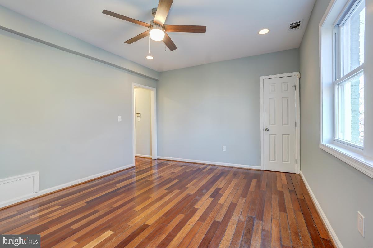 240 Hamilton St Nw #4 Property Photo 7