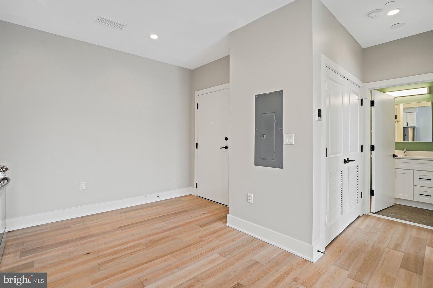 1016 17th Pl Ne #305 Property Photo 12