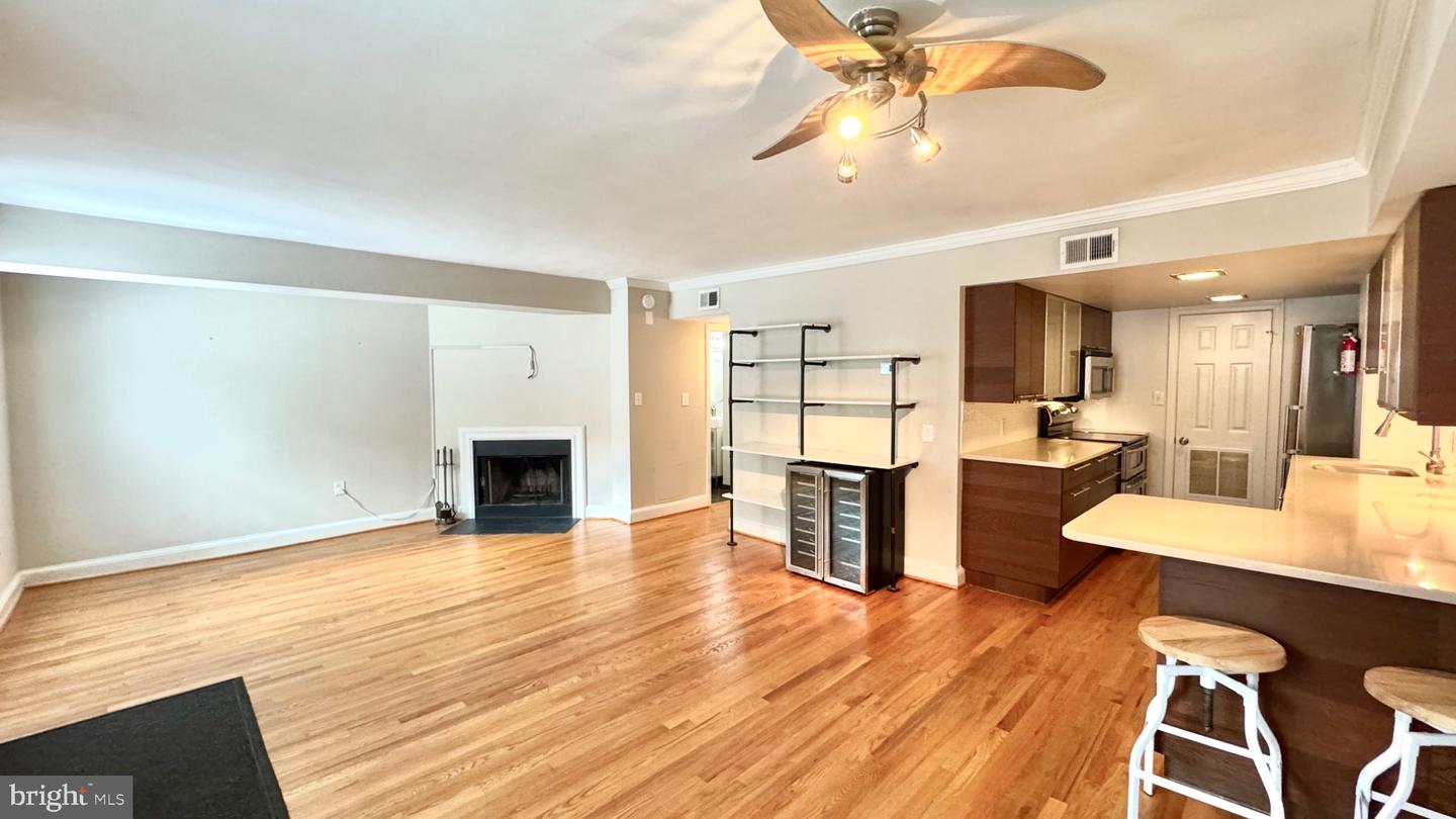 523 8th St Ne #t-1 Property Photo 3