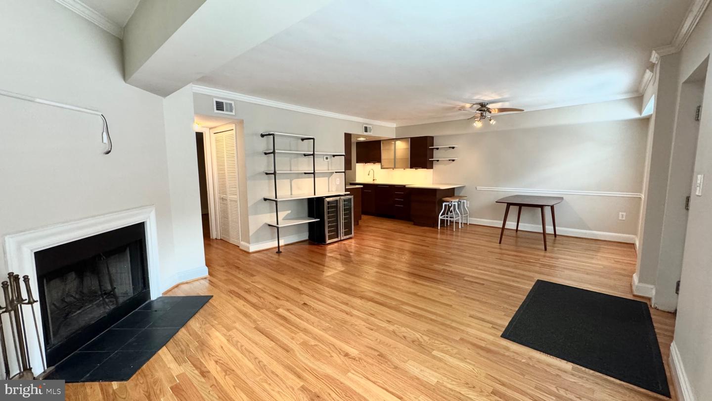 523 8th St Ne #t-1 Property Photo 4