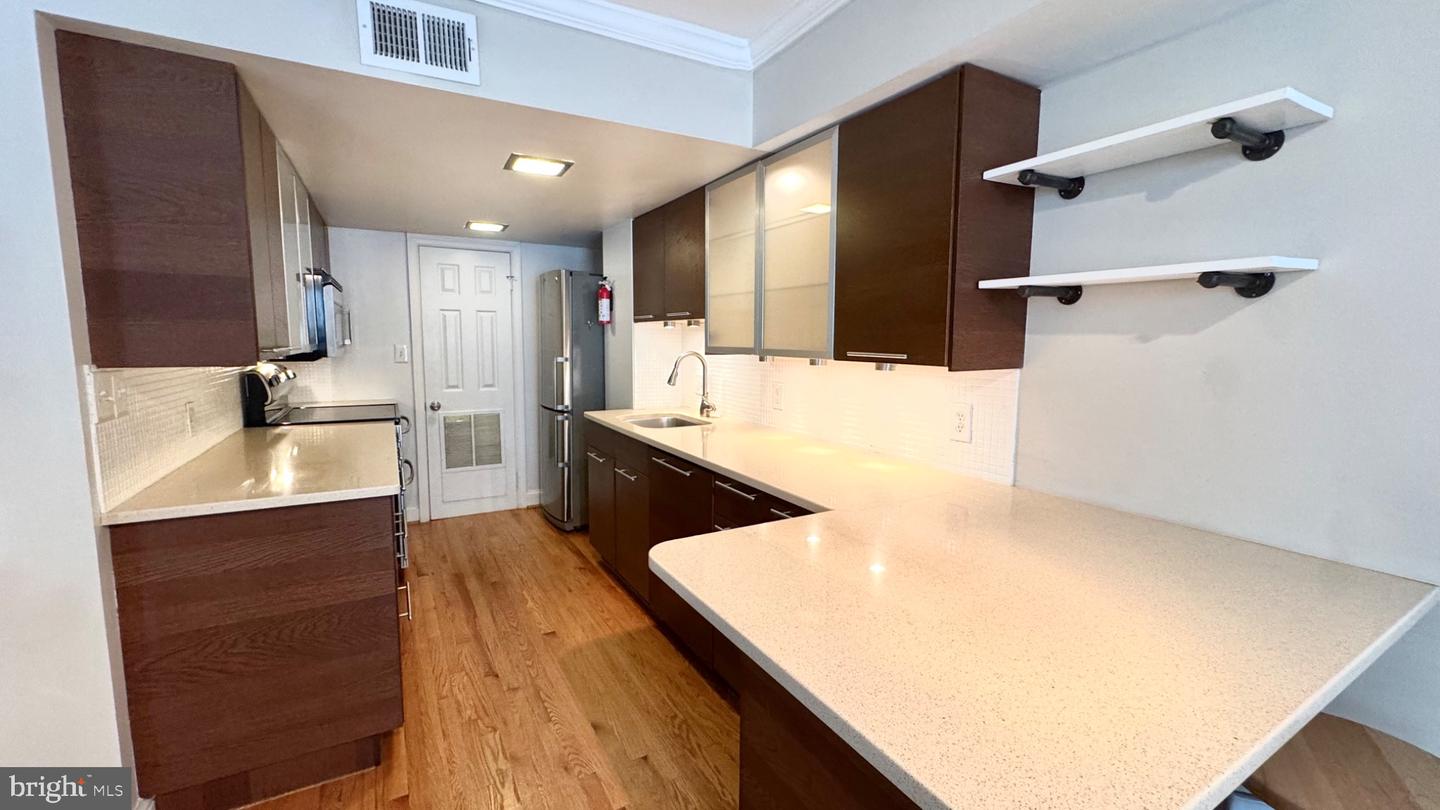 523 8th St Ne #t-1 Property Photo 6