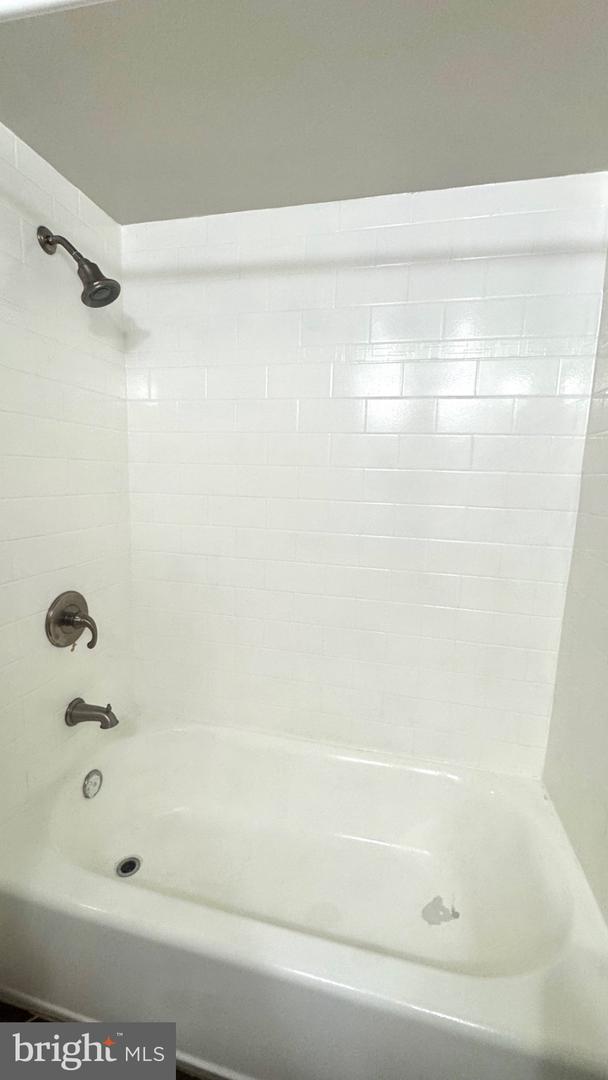 523 8th St Ne #t-1 Property Photo 12