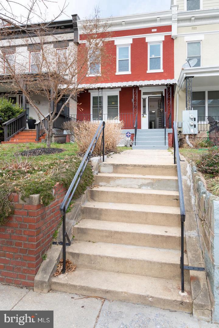 222 R St Ne Property Photo 3