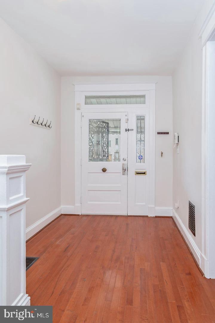 222 R St Ne Property Photo 5