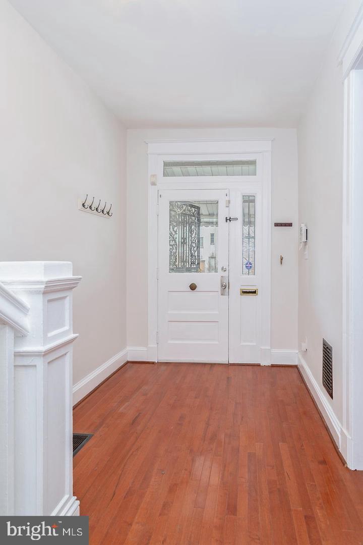 222 R St Ne Property Photo 6