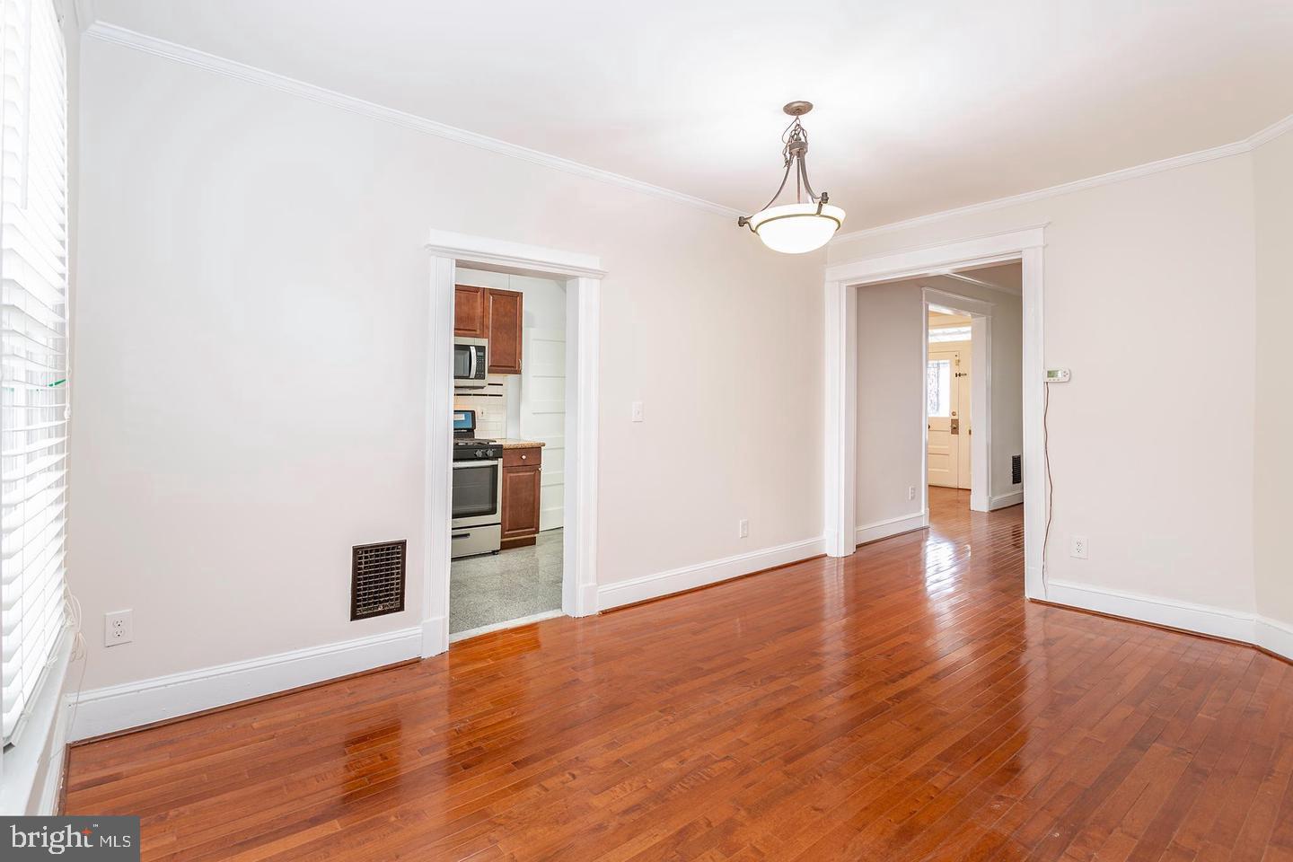 222 R St Ne Property Photo 8