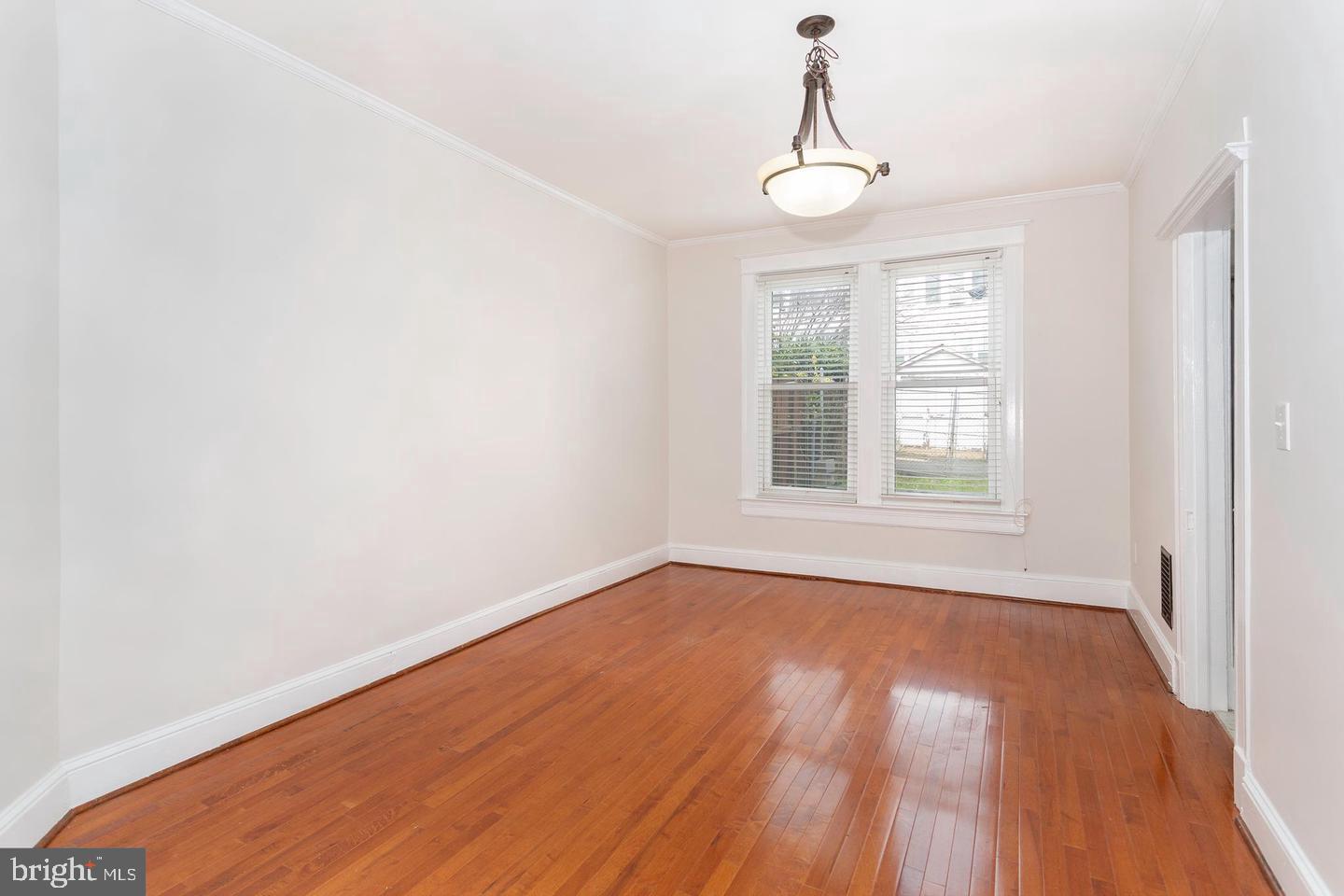 222 R St Ne Property Photo 9