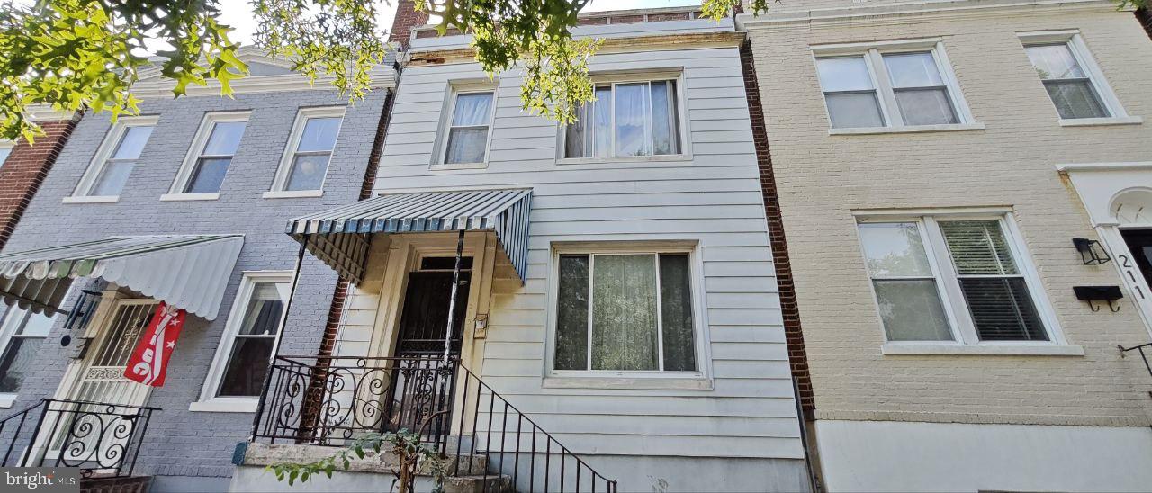 213 BRYANT ST NE Property Photo 1