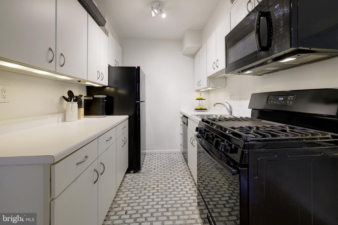 1801 Clydesdale Pl Nw #417 Property Photo 12
