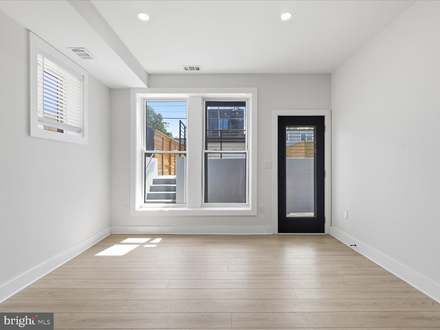 616 Kenyon St Nw Property Photo 10