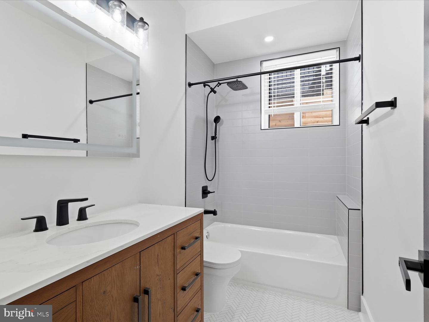 616 Kenyon St Nw Property Photo 12