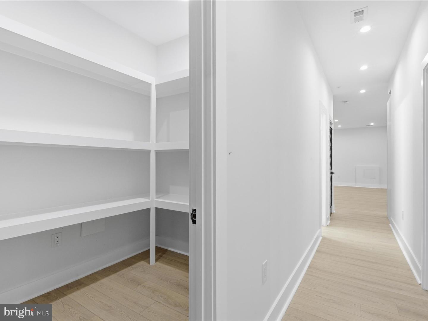 616 Kenyon St Nw Property Photo 13