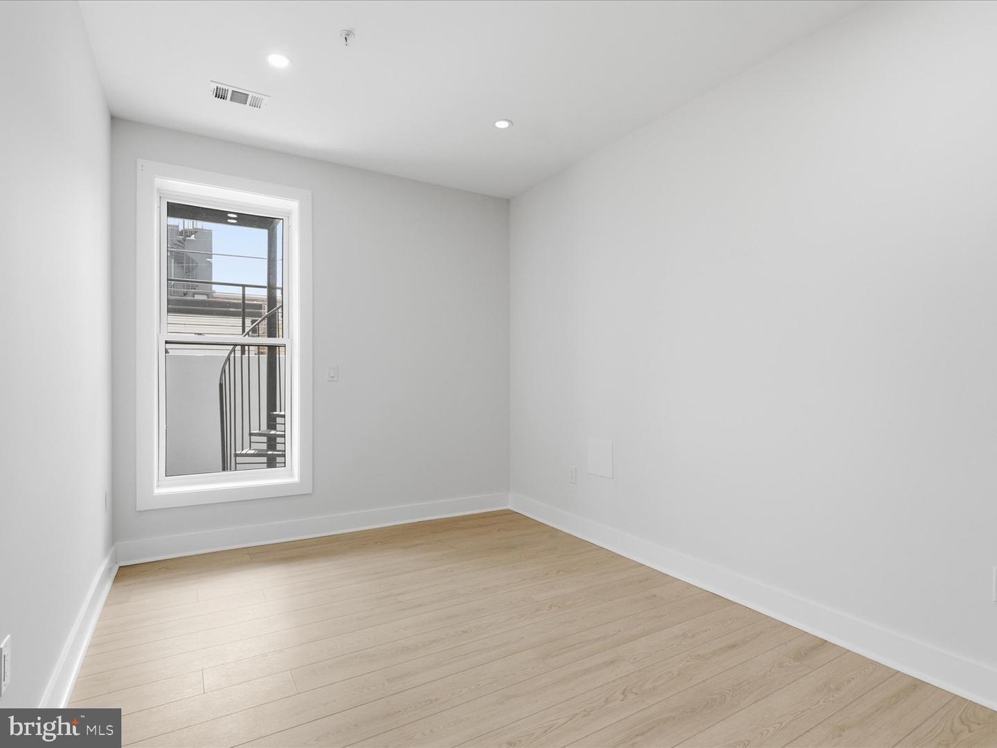 616 Kenyon St Nw Property Photo 14