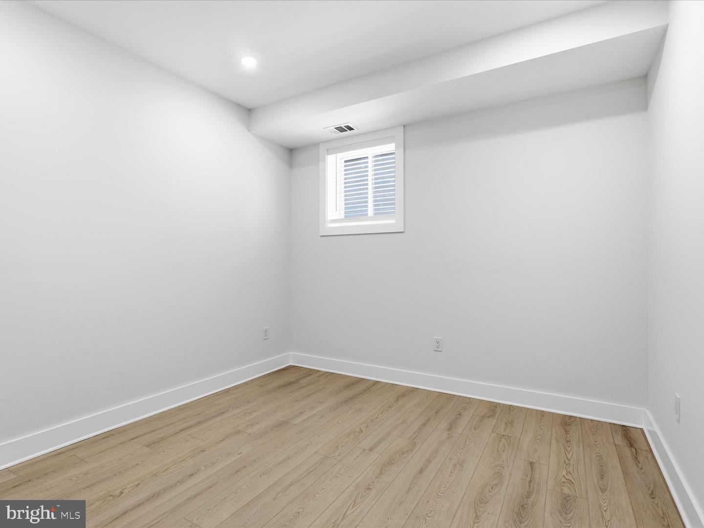 616 Kenyon St Nw Property Photo 16