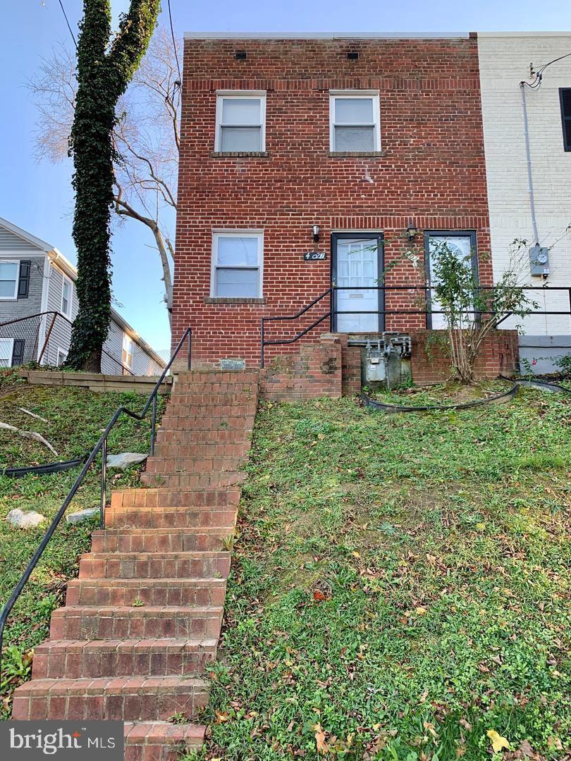 4027 Ely Pl Se Property Photo 1