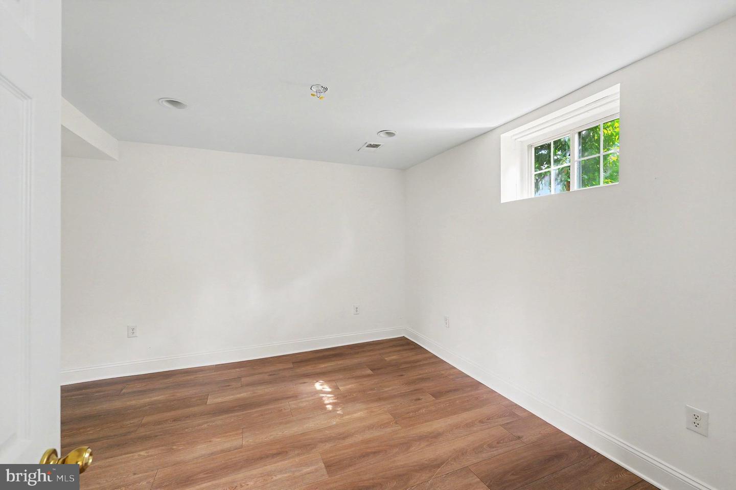3047 Douglas St Ne Property Photo 11