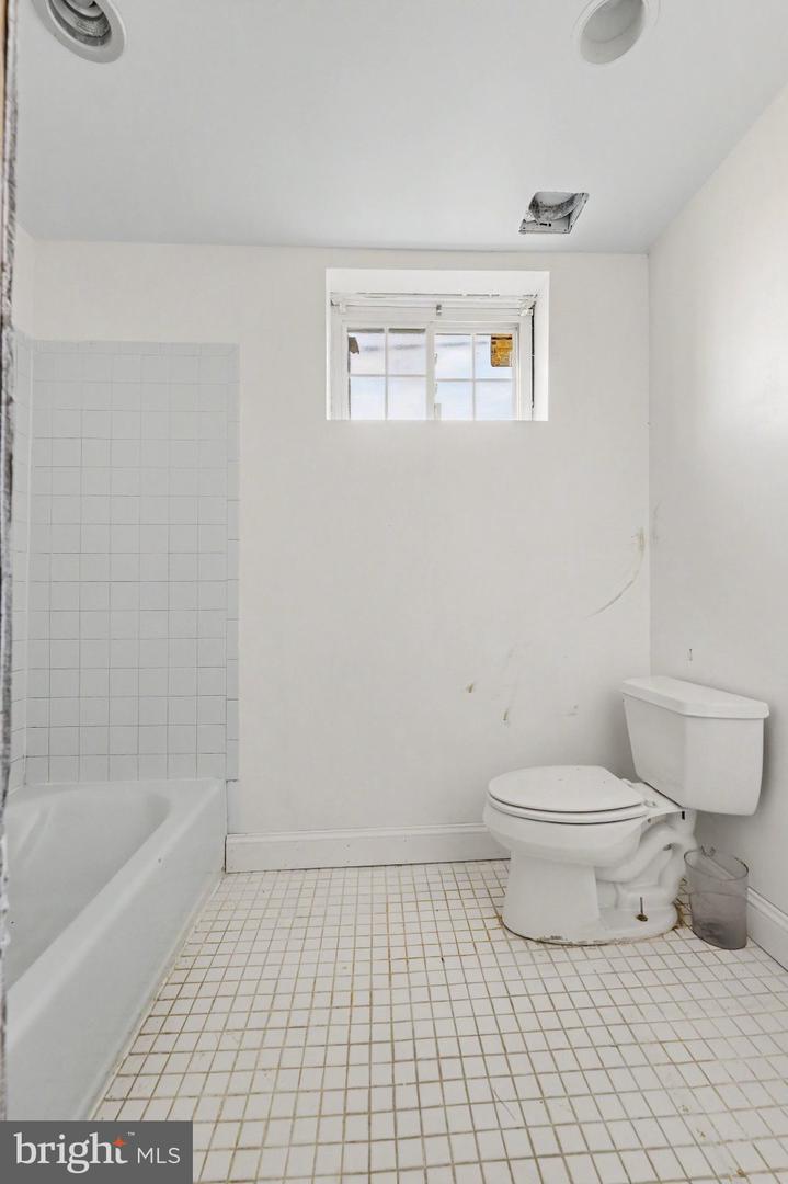 3047 Douglas St Ne Property Photo 17