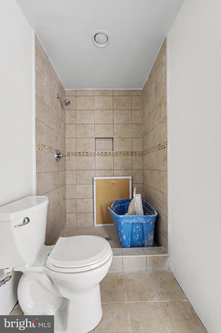 3047 Douglas St Ne Property Photo 18