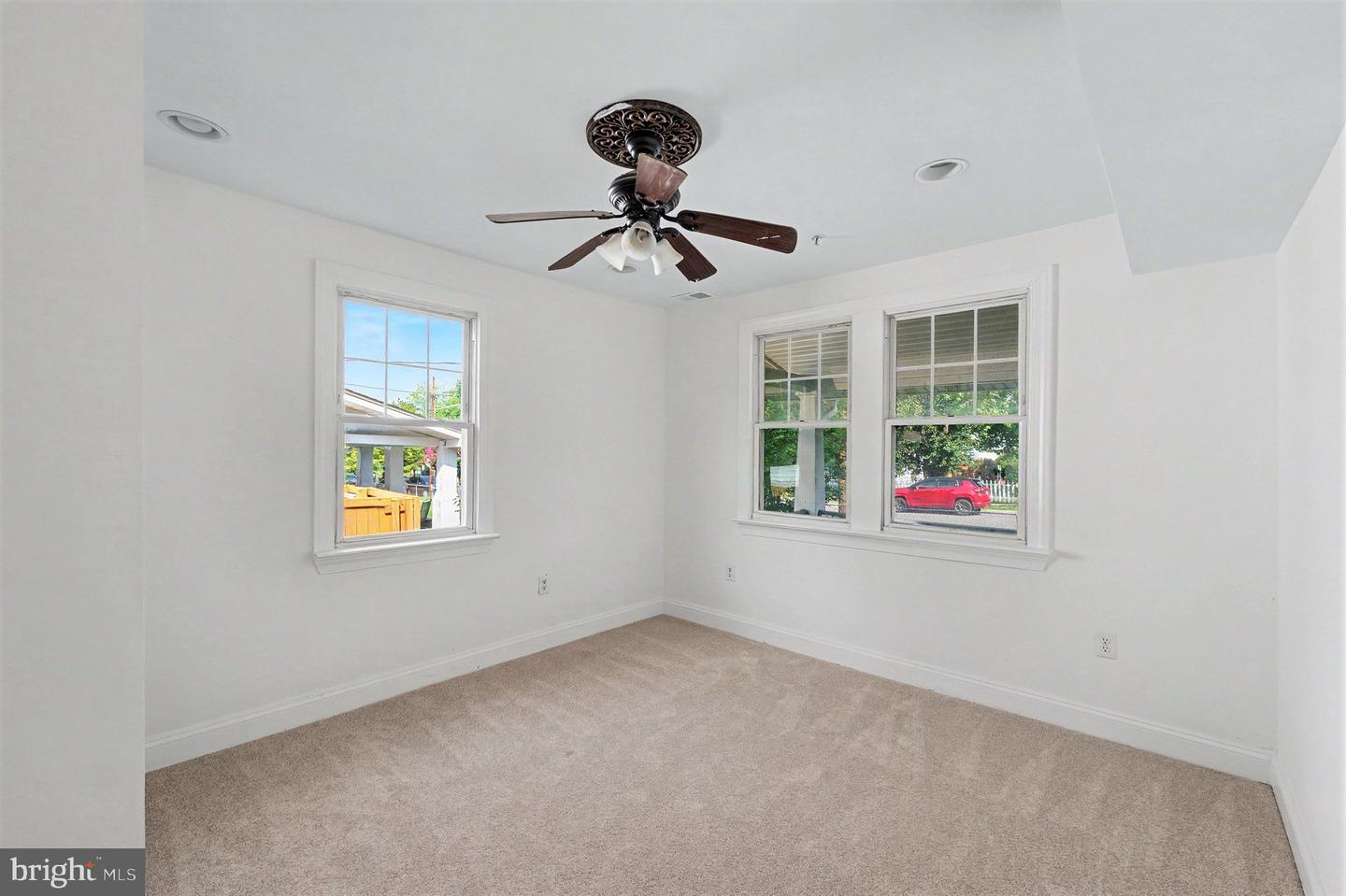 3047 Douglas St Ne Property Photo 21