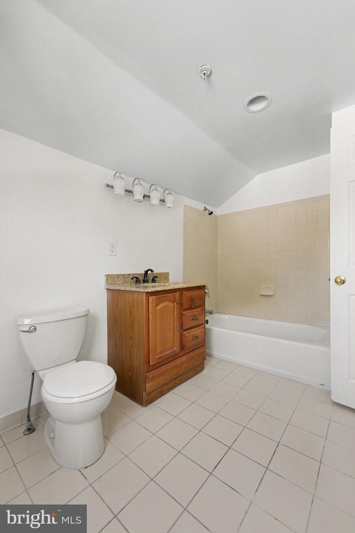 3047 Douglas St Ne Property Photo 22
