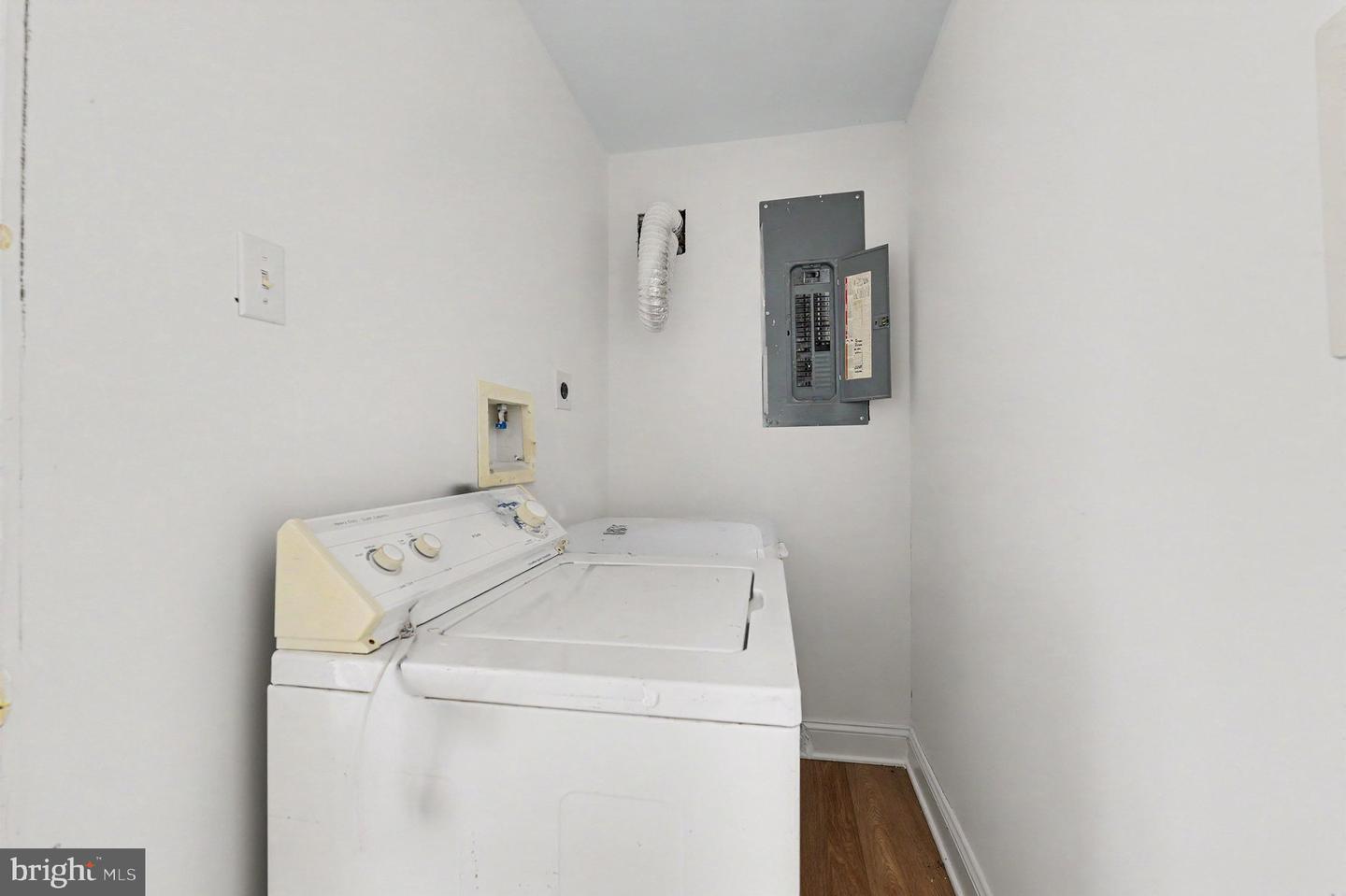 3047 Douglas St Ne Property Photo 23