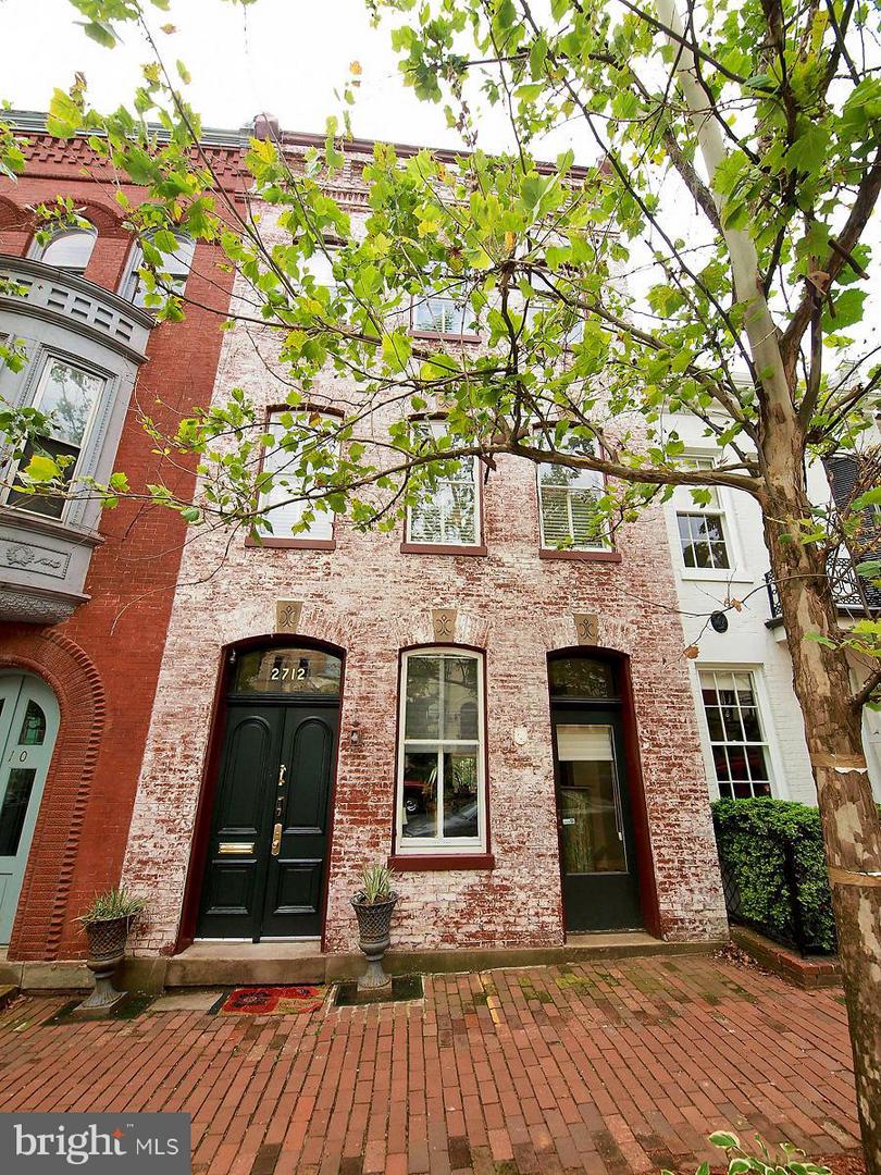 2712 P Nw #a Property Photo 1