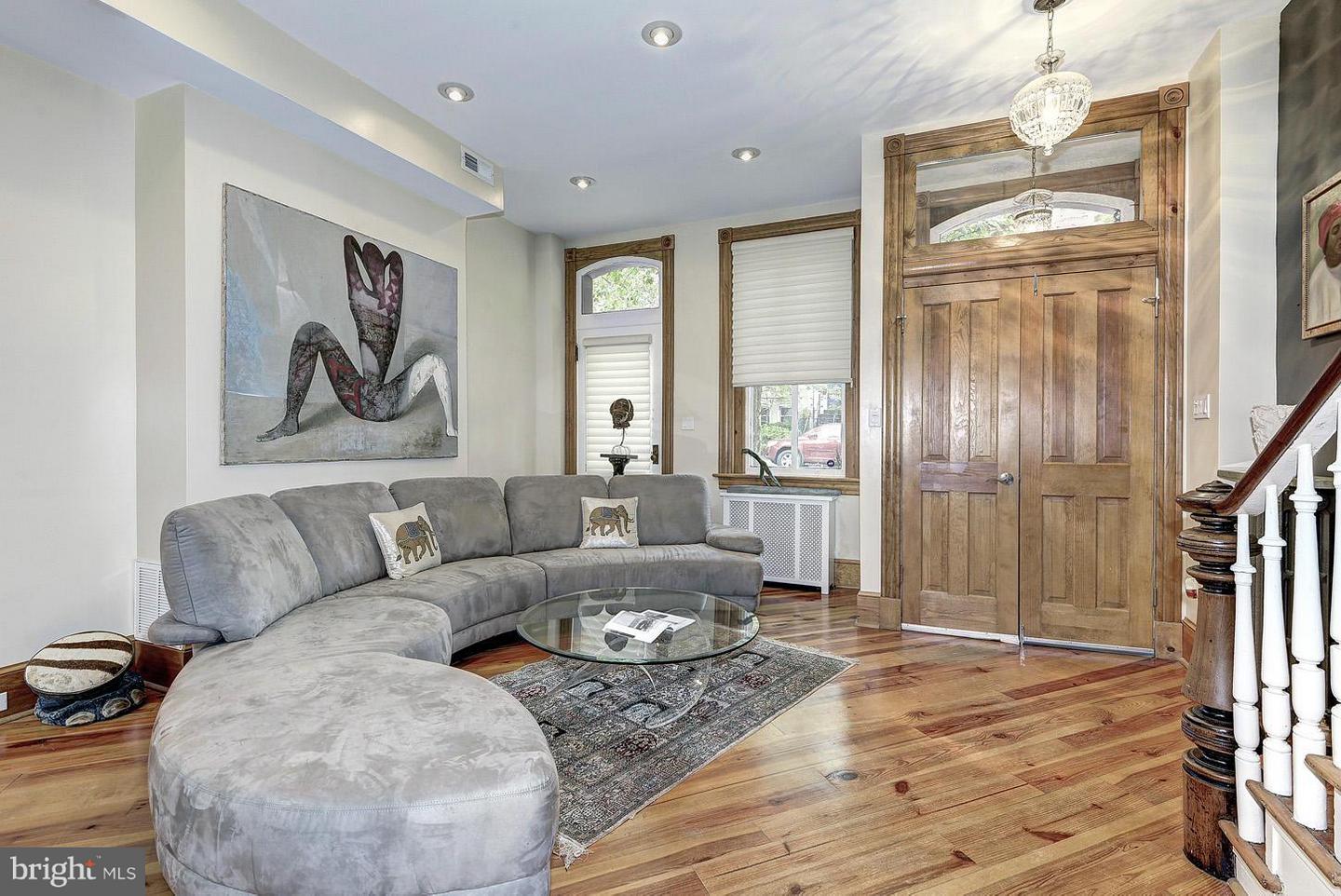 2712 P Nw #a Property Photo 4