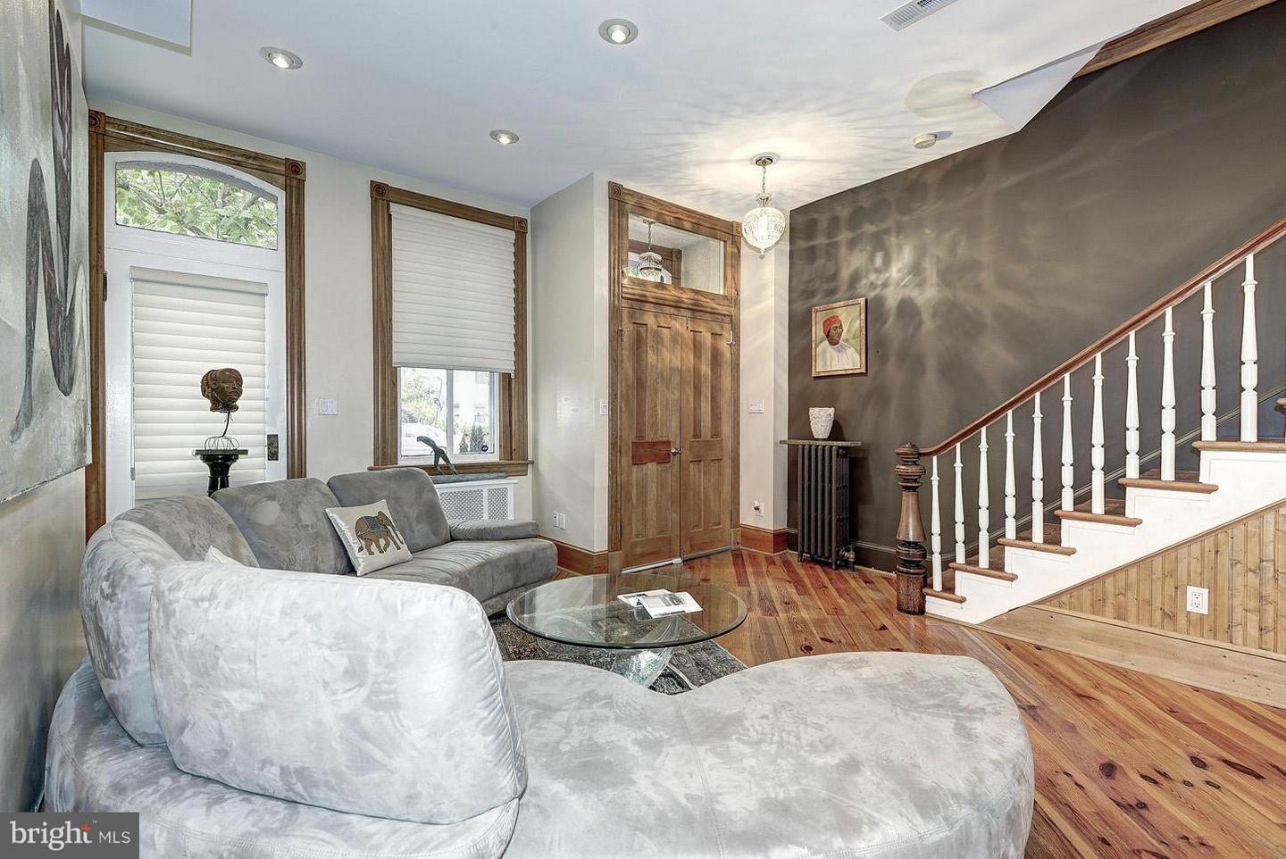 2712 P Nw #a Property Photo 5