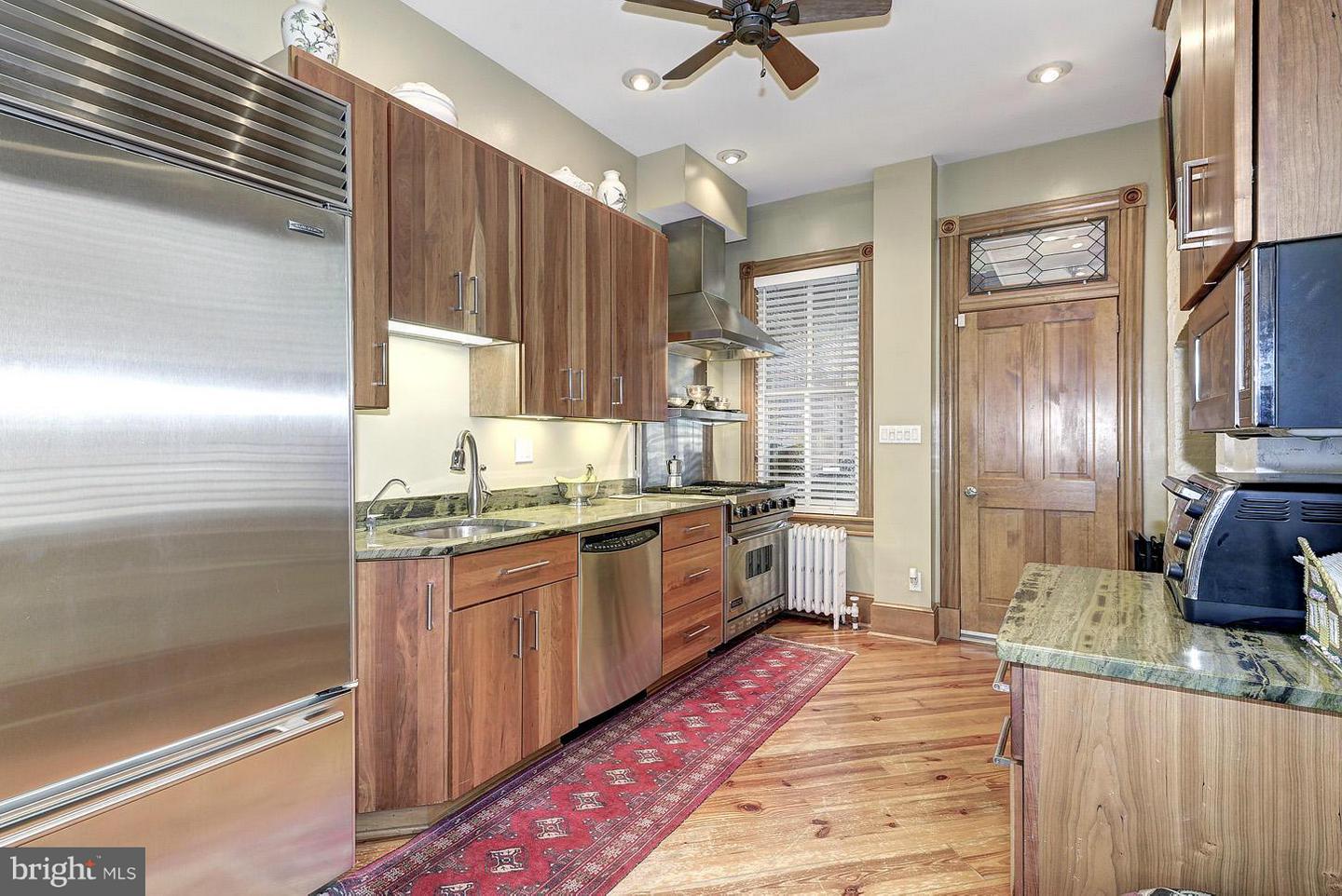2712 P Nw #a Property Photo 9