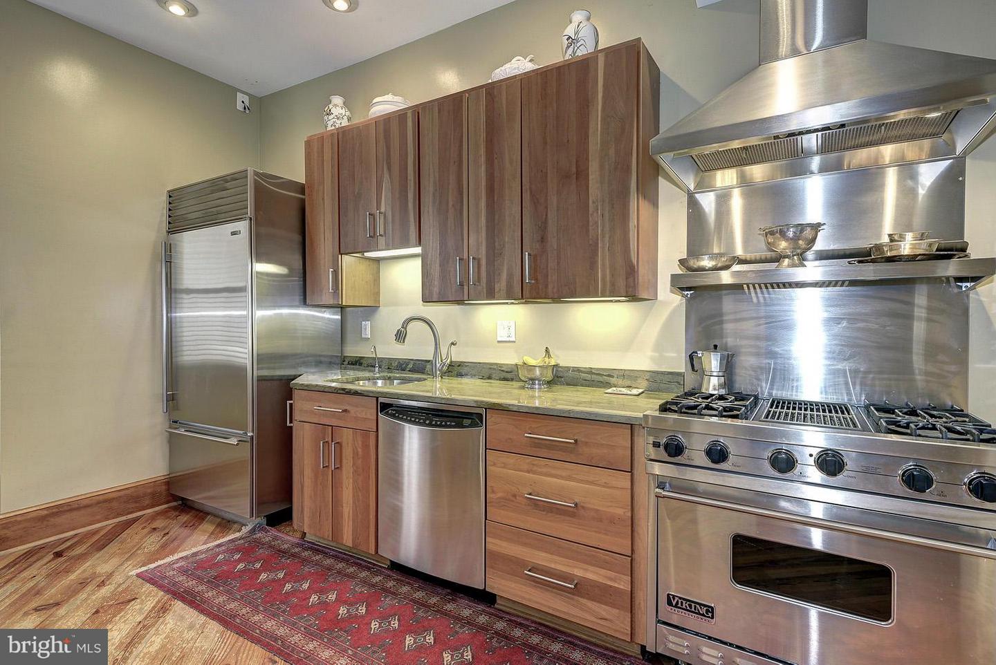 2712 P Nw #a Property Photo 10