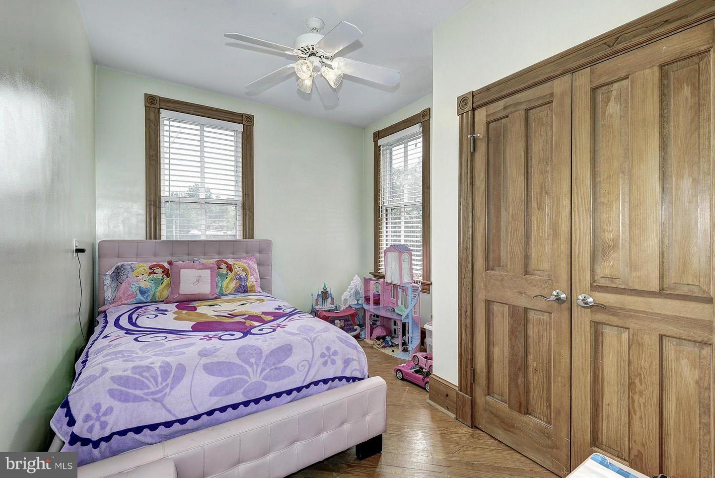 2712 P Nw #a Property Photo 11