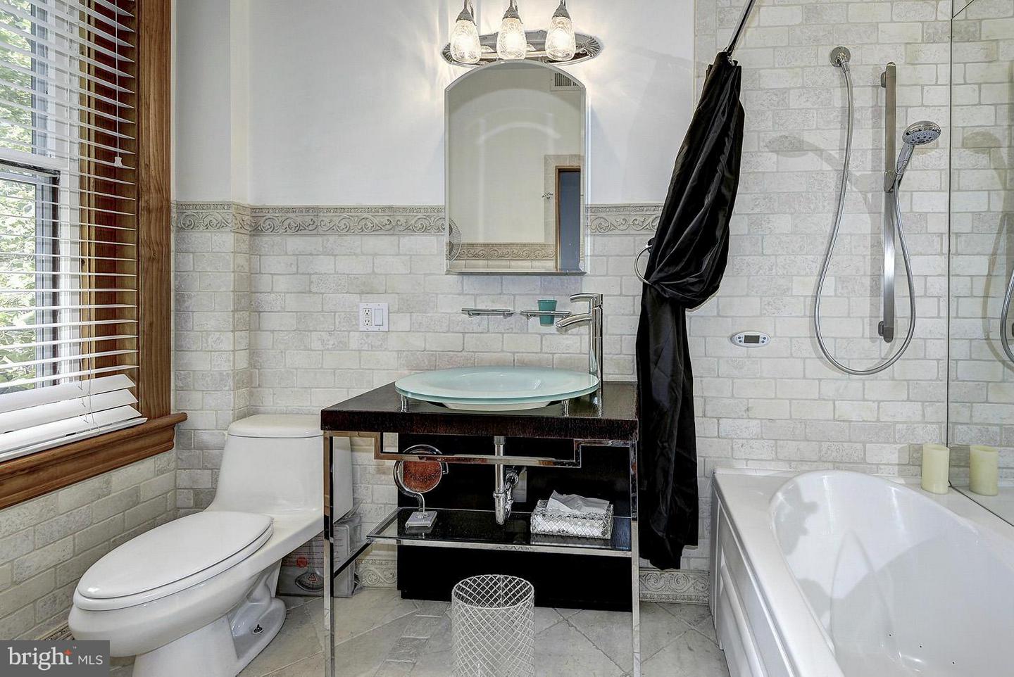 2712 P Nw #a Property Photo 12