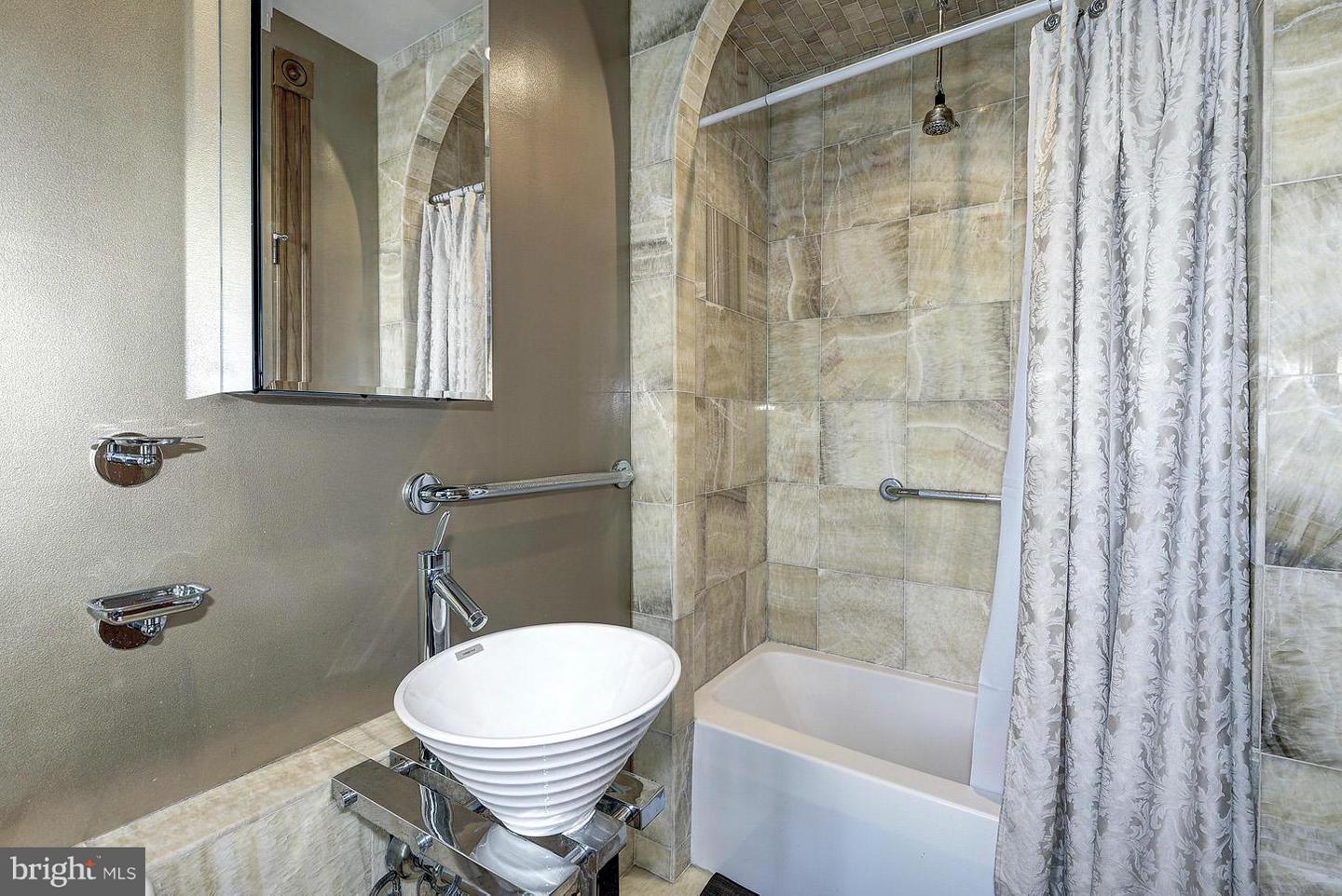 2712 P Nw #a Property Photo 21