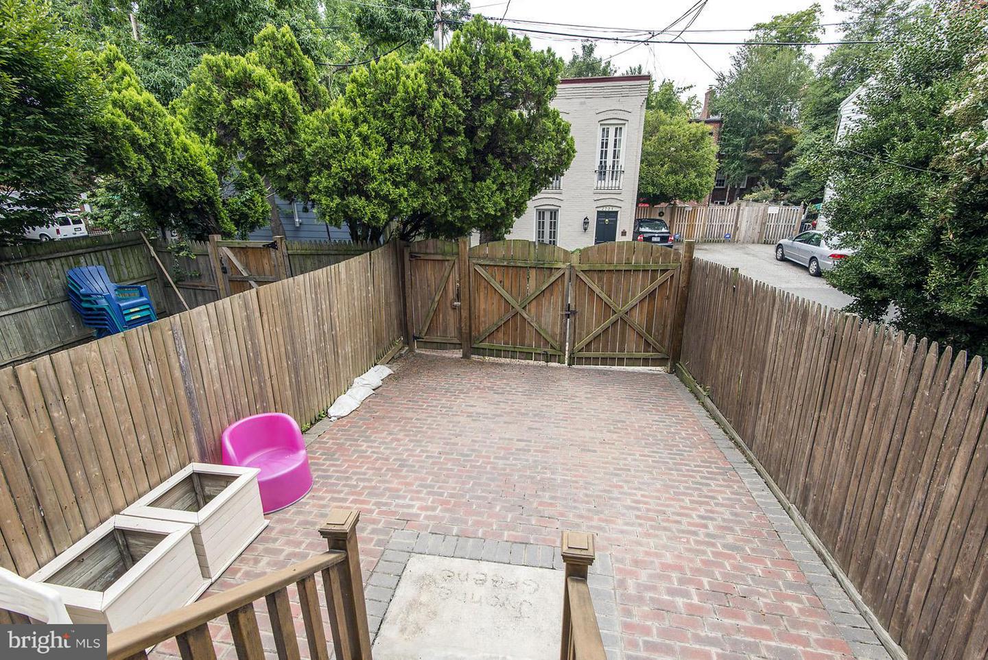 2712 P Nw #a Property Photo 22