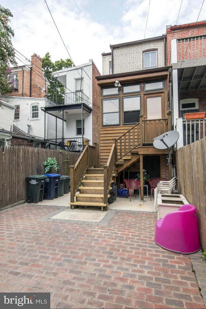2712 P Nw #a Property Photo 24