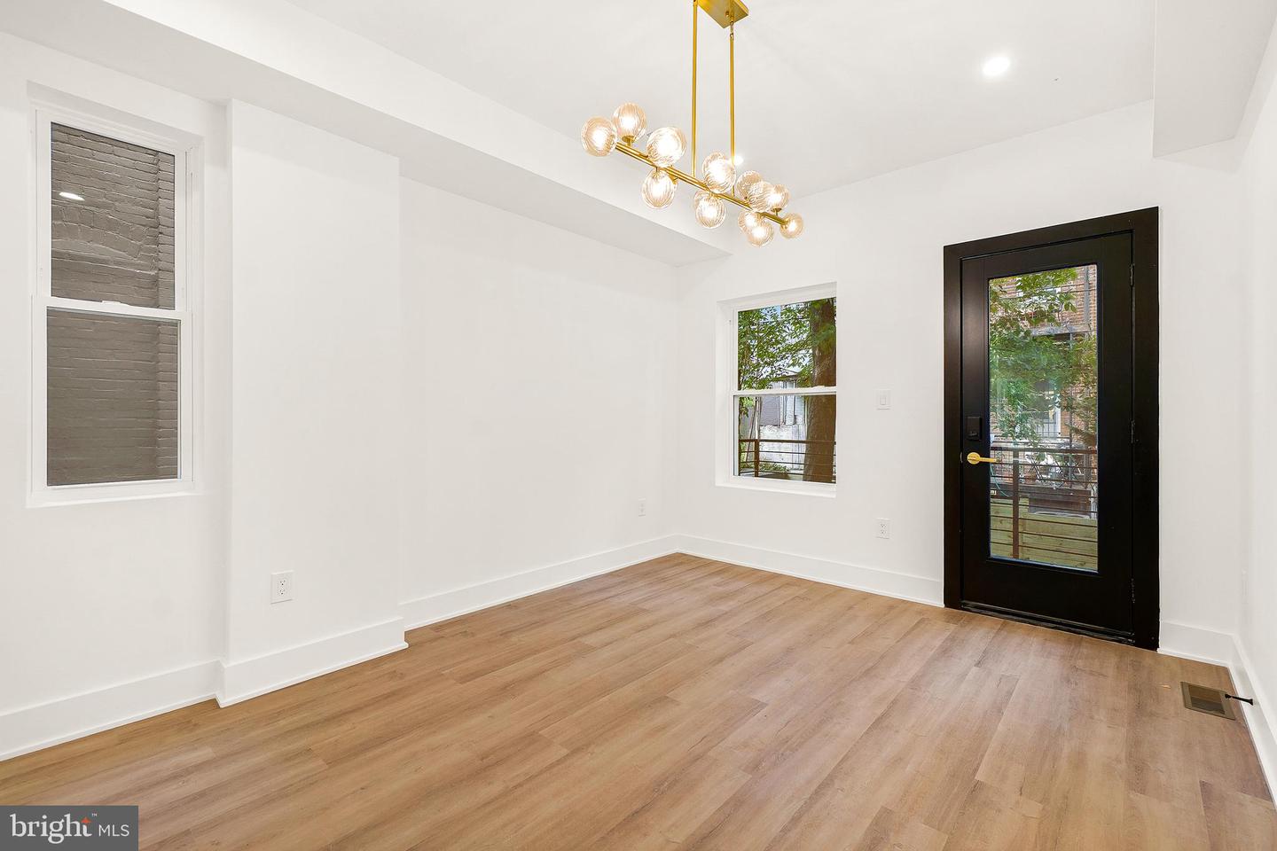 1431 Monroe St Nw Property Photo 8