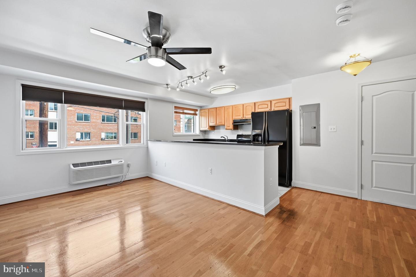 738 Longfellow St Nw #311 Property Photo 5