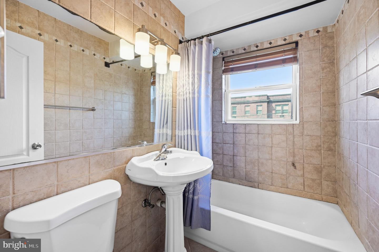 738 Longfellow St Nw #311 Property Photo 8