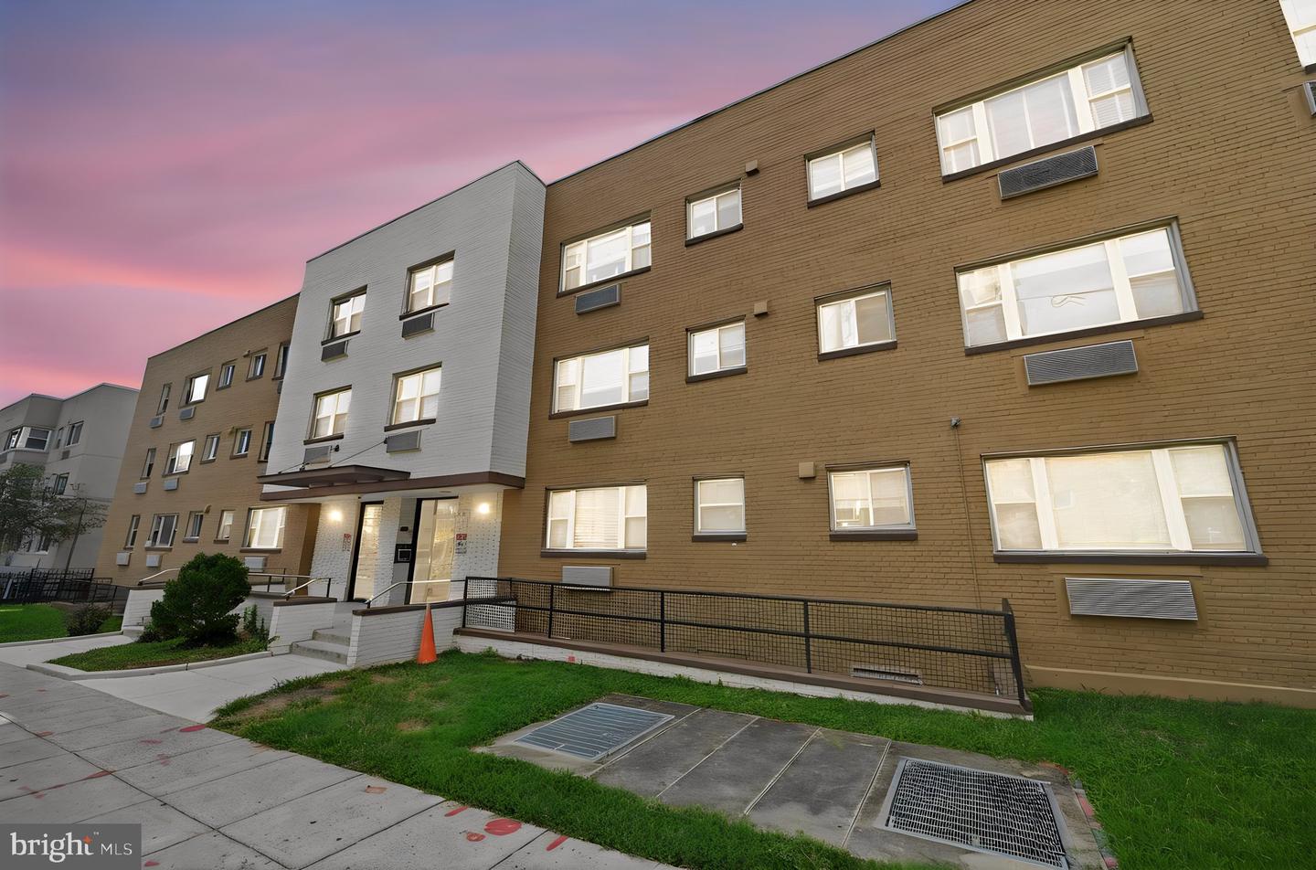 738 Longfellow St Nw #311 Property Photo 10