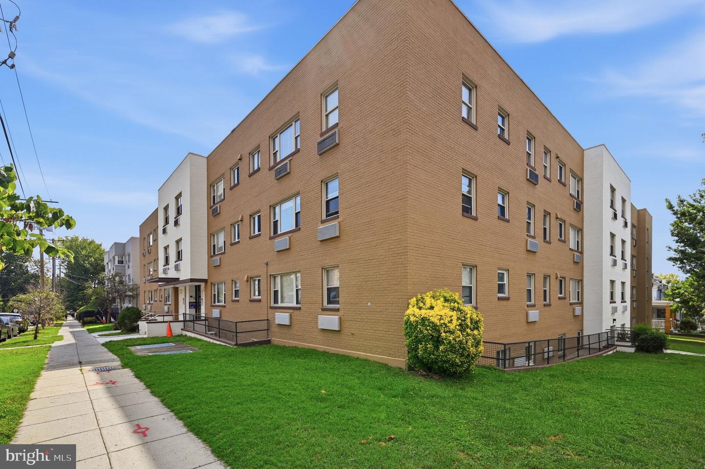738 Longfellow St Nw #311 Property Photo 11