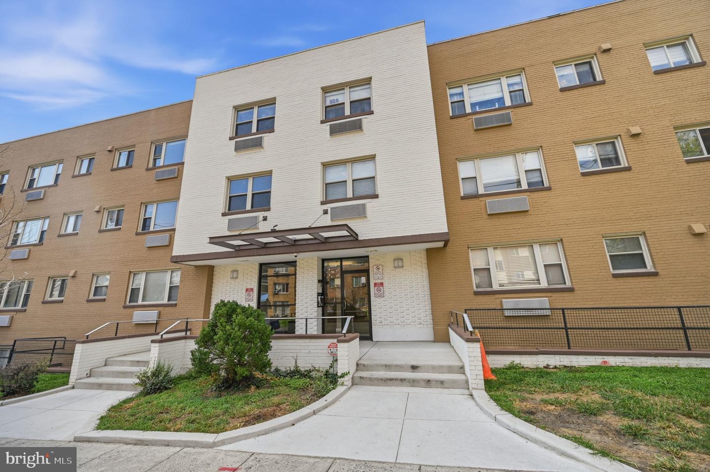738 Longfellow St Nw #311 Property Photo 12