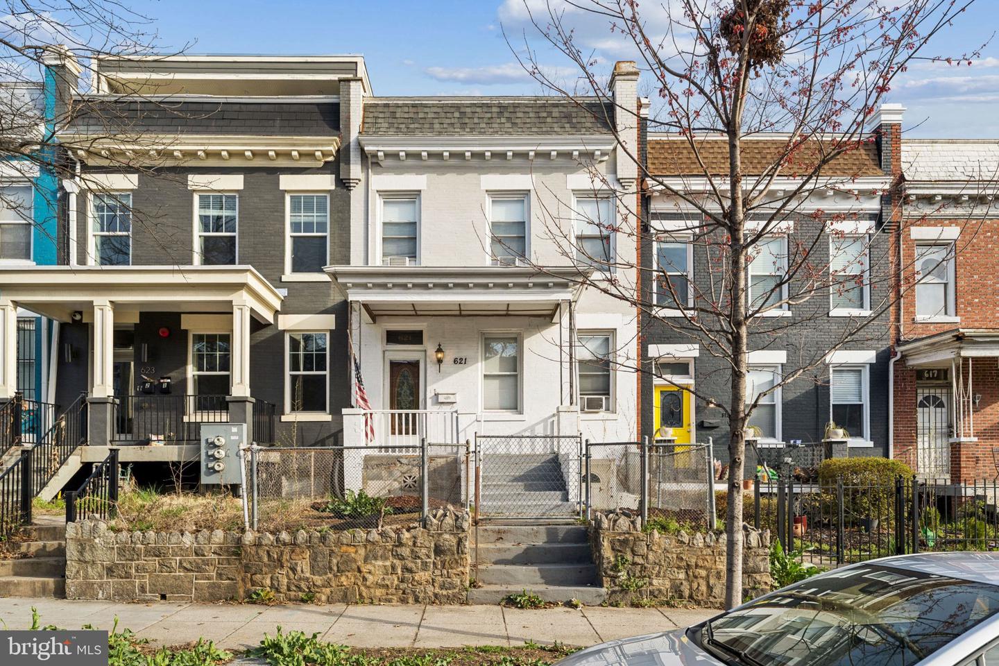 621 KENYON ST NW Property Photo 1