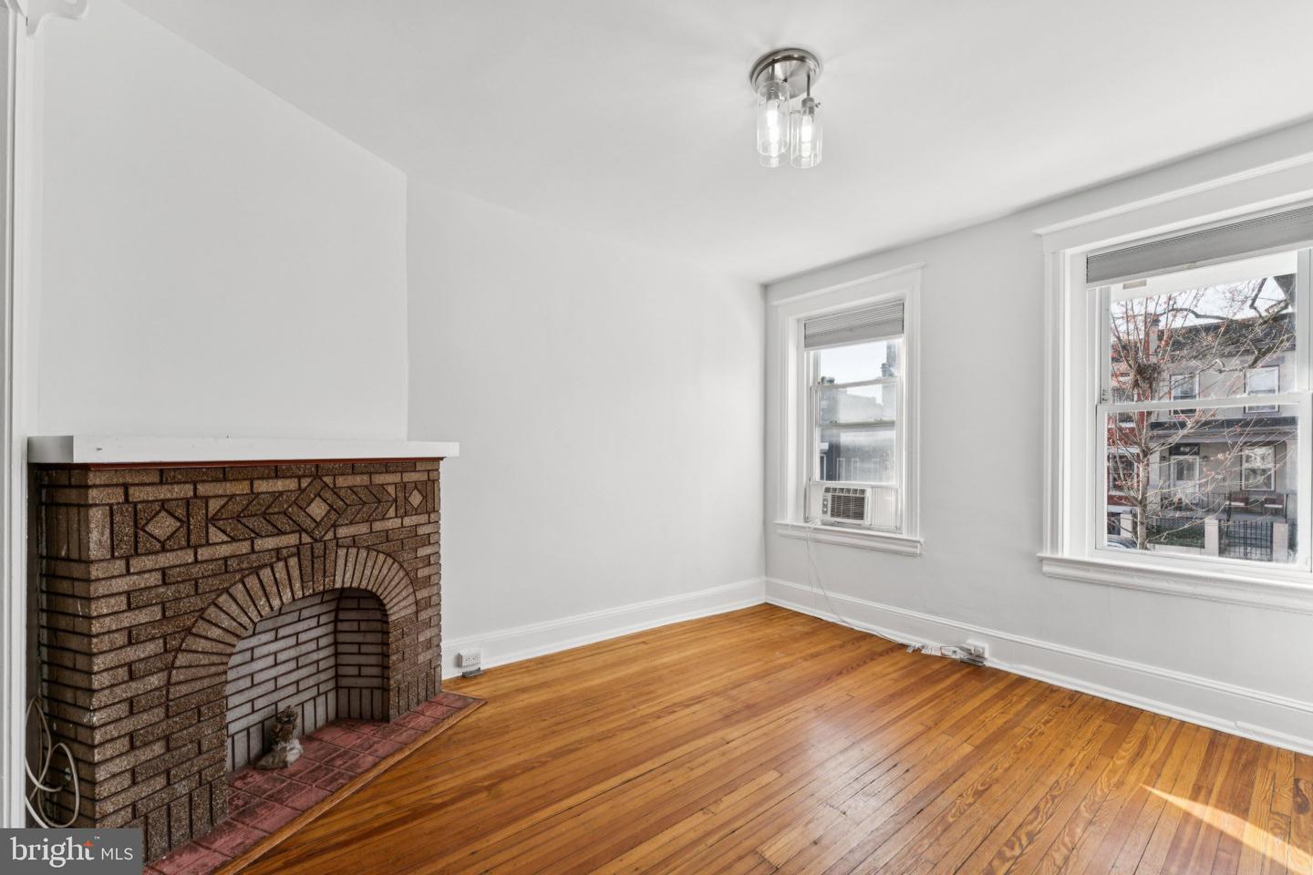 621 Kenyon St Nw Property Photo 5
