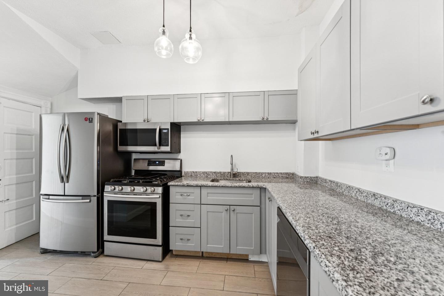 621 Kenyon St Nw Property Photo 9