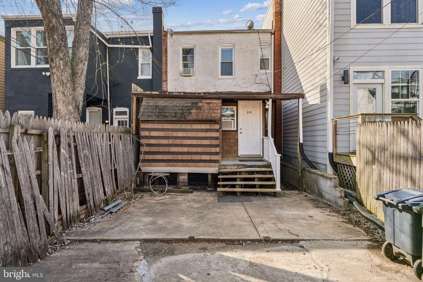 621 Kenyon St Nw Property Photo 25